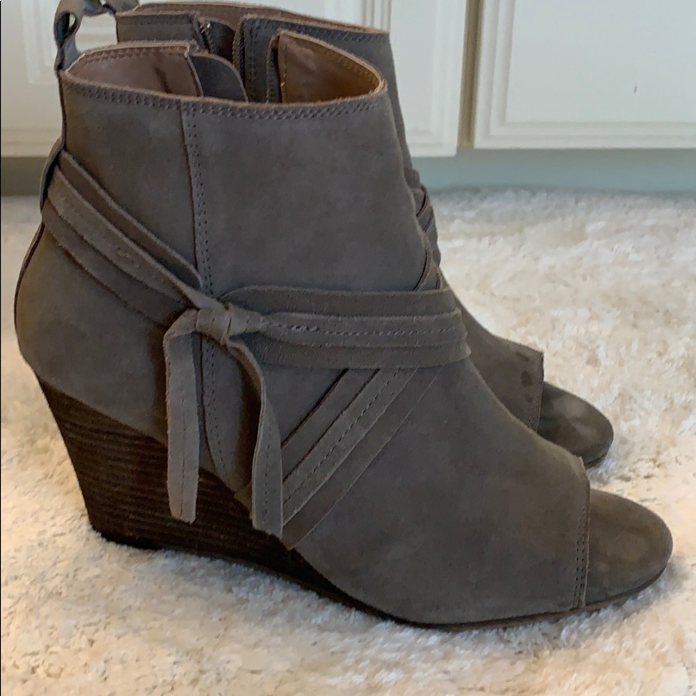 Diba suede peep toe booties 9